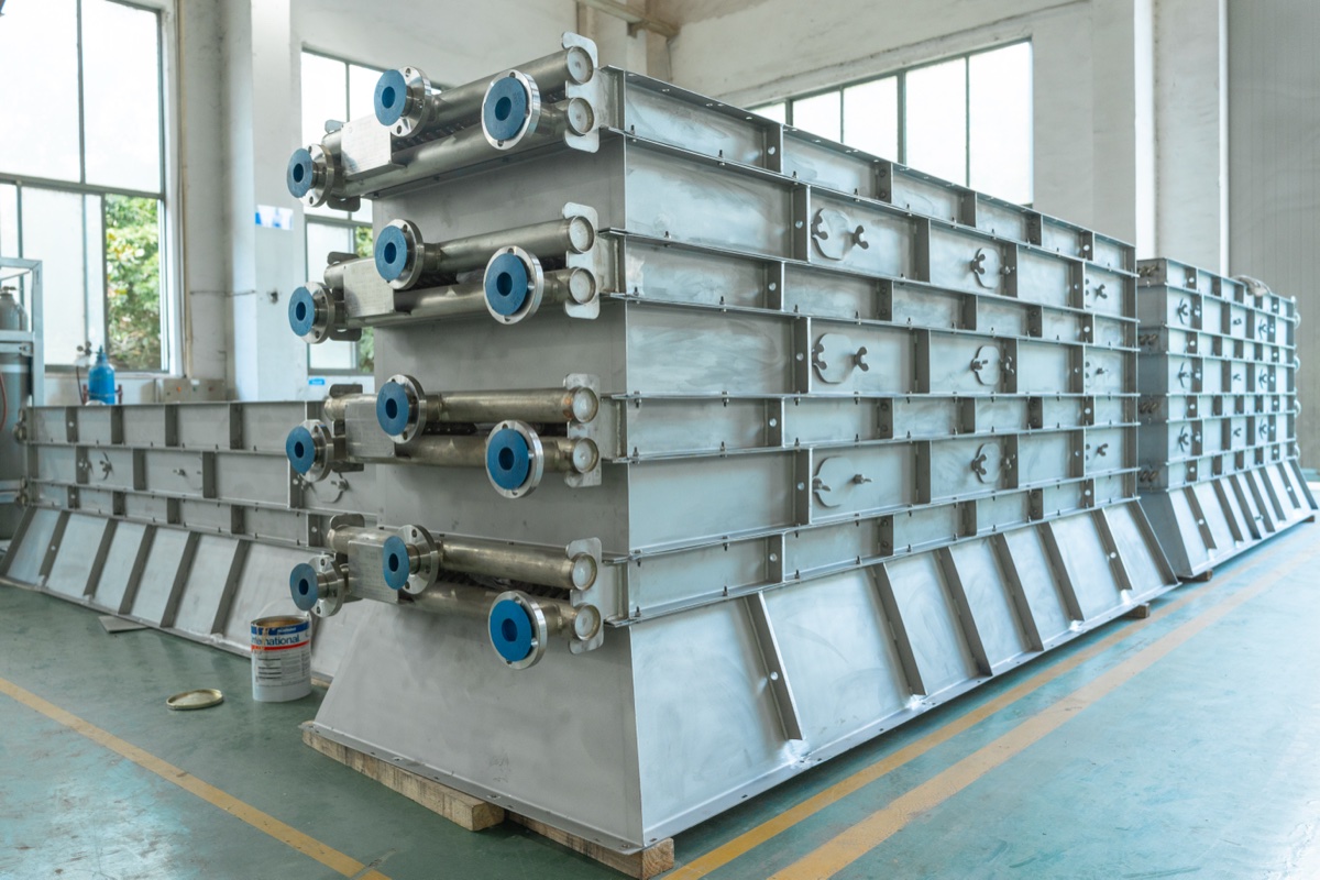 Stainless steel air heater with flanged nozzles
