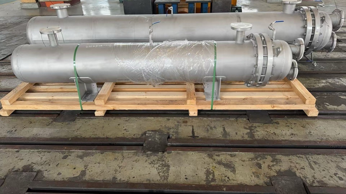 Shell-tube for rubber industry